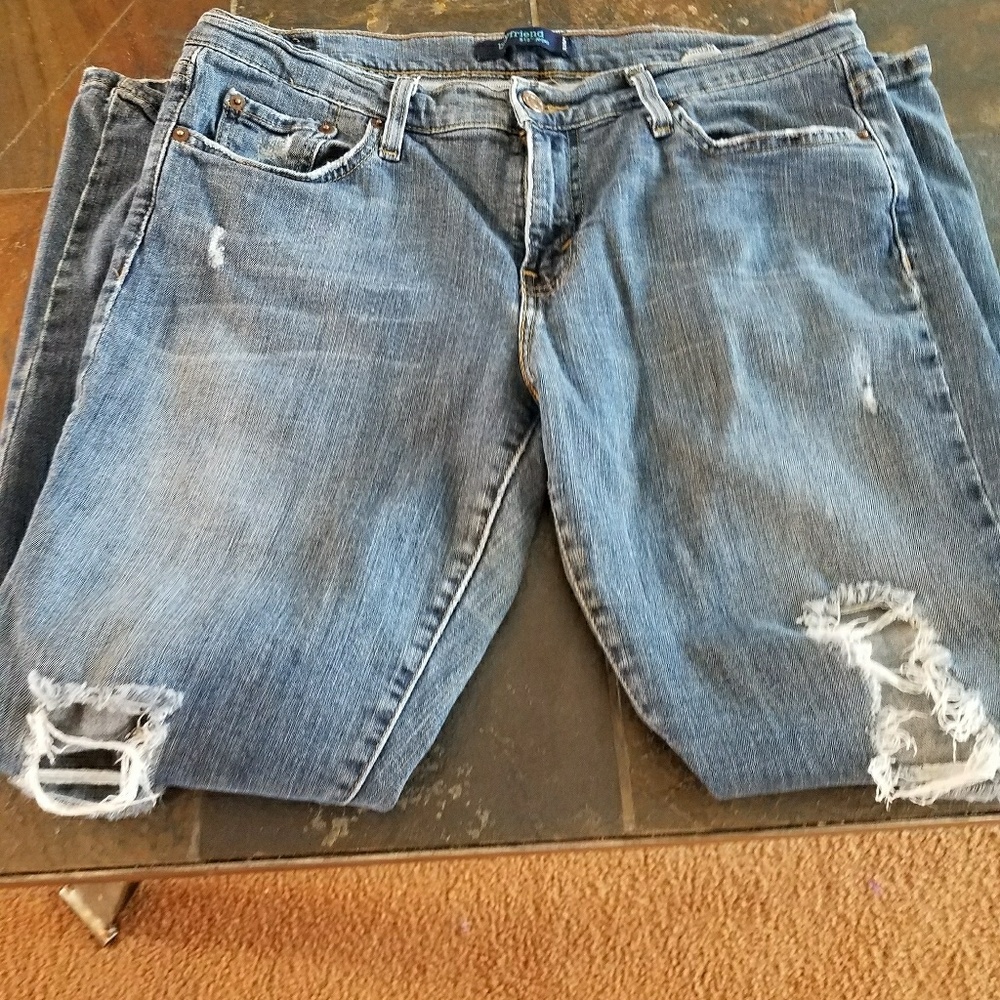 Levis boyfriend jeans size 9 medium.